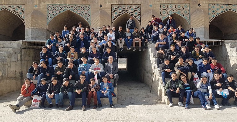 دانش آموزان پایه هشتم دبیرستان دوره اول البرز روز پنجشنبه چهار بهمن عازم اصفهان شدند