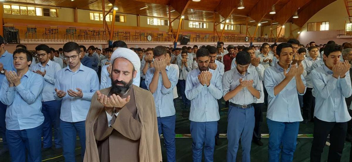 زنگ مهر با مهر (زنگ نماز) در دبیرستان ماندگار البرز برگزار شد