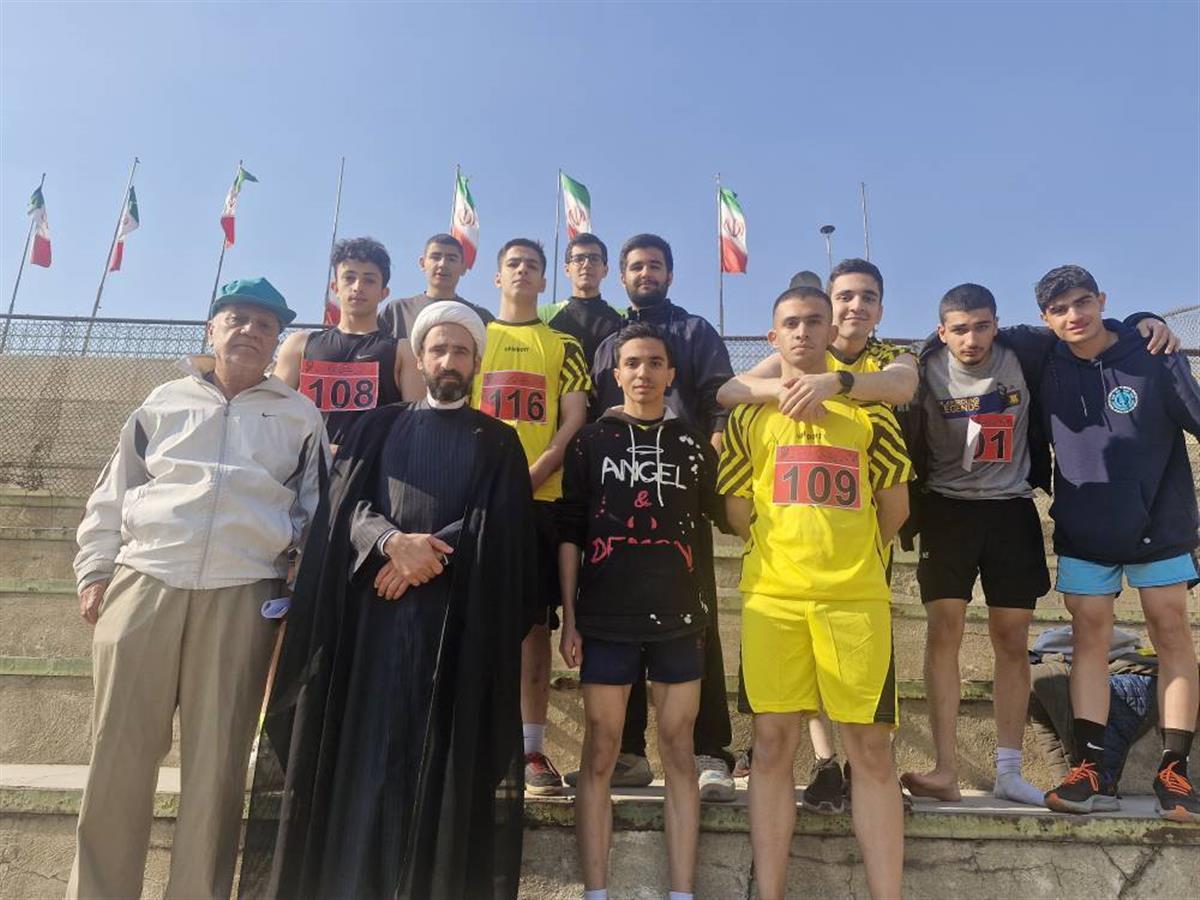 کسب رتبه اول مسابقات ورزشی توسط تیم دو ومیدانی دبیرستان ماندگار البرز